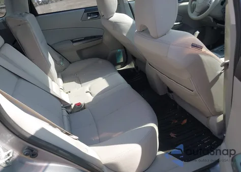 2011 Subaru Forester 2.5X Premium z USA, uszkodzony, nr VIN JF2SHADC6BH738547